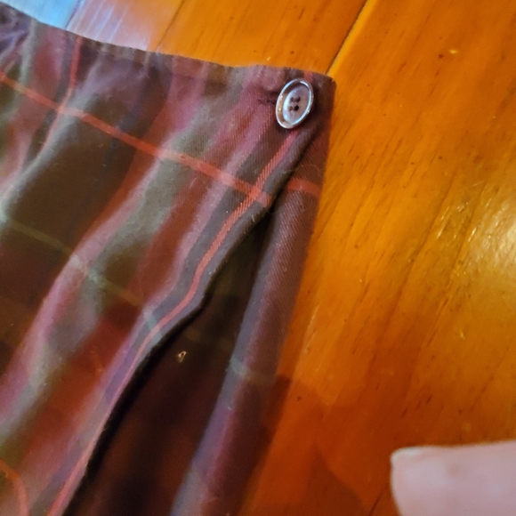 Tribeca Studio by Kenneth Cole Full-wrap Plaid Skirt, fully lined, Size 8P - Picture 6 of 6